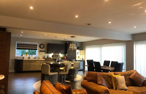 Seamill Villa | Seamill Beachfront Villa with spacious garden and well appointed terraces