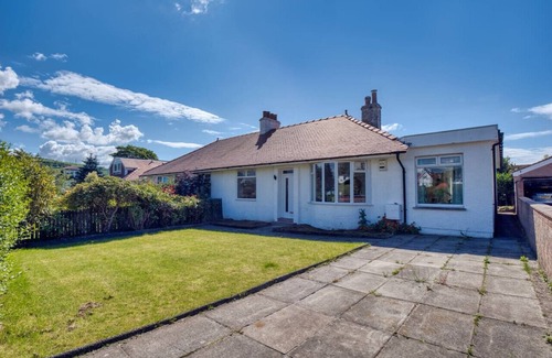 West Kilbride House | Seamill Cottage - 3 bed newly refurbished bungalow in West Kilbride
