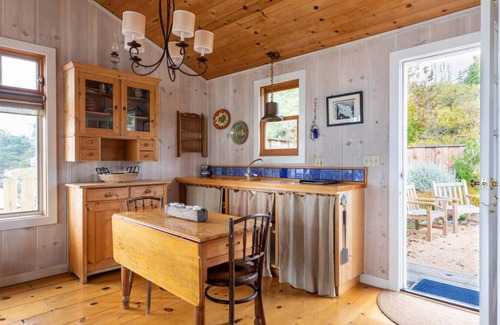 Marshall House | Seamist Studio | Cozy Coastal Getaway w/Bay Views