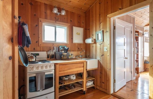 Marshall House | Seamist Studio | Cozy Coastal Getaway w/Bay Views