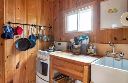Marshall House | Seamist Studio | Cozy Coastal Getaway w/Bay Views
