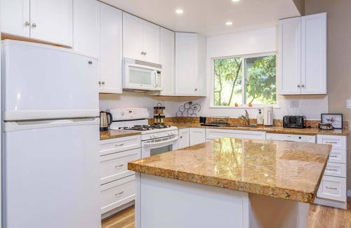 Anchor Bay House | Searenity by the Sea | Private Hot Tub