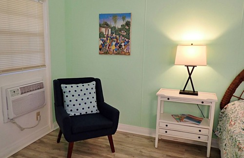Cockburn Town Hotel | SEARENITY - Cozy, Balcony King room, ocean views - Grand Turk B&B Hotel