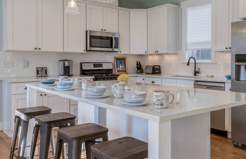 Logsden House | Searenity Now-New! Hot Tub-Deck-Beach Access-BBQ