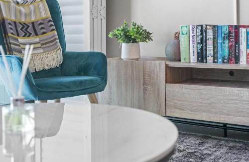 Strand Apartment | Searenity Tides by Host Agents