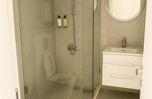 Aamchit Hotel | SeaRock Suites