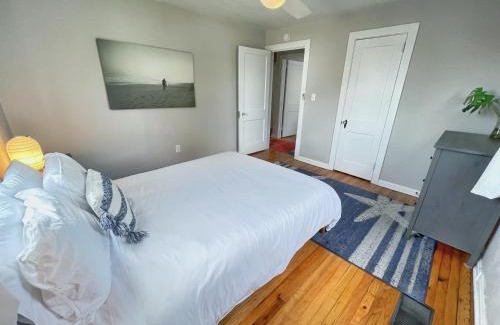 Jacksonville Beach Apartment | Seas the Day - 4 blocks to the beach, restaurant, and bar district - great deck and outdoor space!!