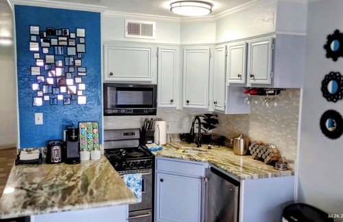 Galveston Condo | 🏝️Seas the last days of summer!🐙 Your Cozy Coastal Retreat Awaits!🏖️