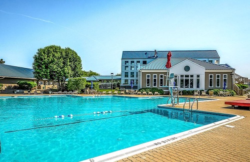 Heron Harbour Isle Condo | Seascape 3 Located in the Popular Heron Harbour!