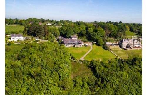 Menai Bridge Apartment | Seascape at coed y berclas