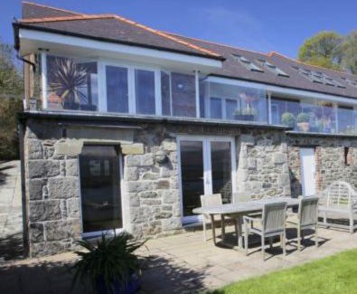 Menai Bridge Apartment | Seascape at coed y berclas