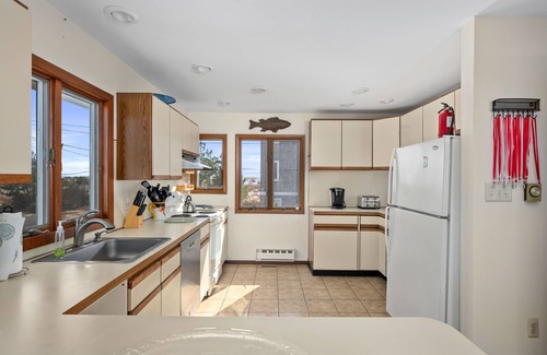 Harvey Cedars House | Seascape. Beautiful ranch one house off the beach.
