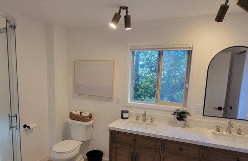 Burley House | Seascape Cabin | PNW - Waterfront, trails, beaches and so much more!