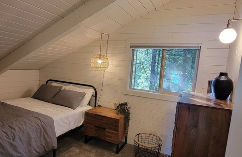 Burley House | Seascape Cabin | PNW - Waterfront, trails, beaches and so much more!