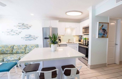 Galveston Condo | Seascape condo w/amazing pool/beach views sits right on the beach w/Heated Pool