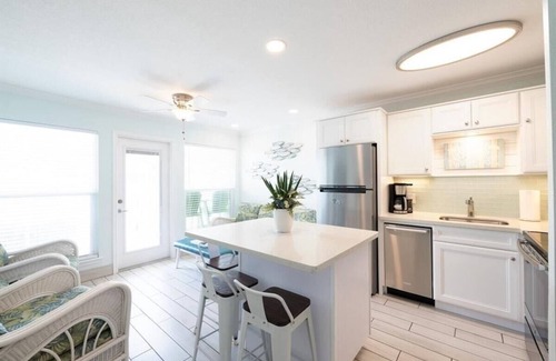 Galveston Condo | Seascape condo w/amazing pool/beach views sits right on the beach w/Heated Pool