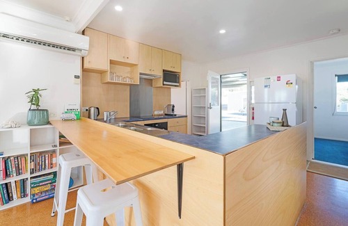 Dodges Ferry Cottage | Seascape Cottage Headland Stay near Whale Watching