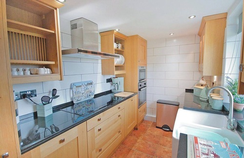 Amroth Cottage | Seascape Cottage is a modern seaside cottage sleeping up to 8 persons.