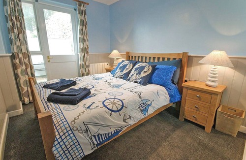 Amroth Cottage | Seascape Cottage is a modern seaside cottage sleeping up to 8 persons.