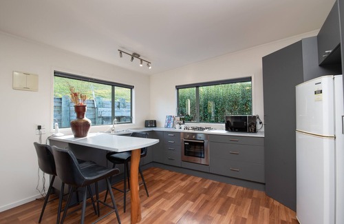 Mahinepua Cottage | Seascape Cottage - Mahinepua Bay Clifftop Retreat