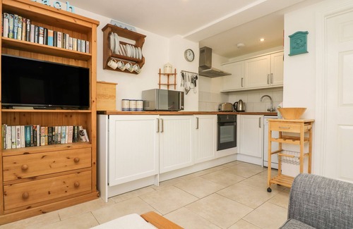 Porthcurno Cottage | SEASCAPE, country holiday cottage, with a garden in Porthcurno