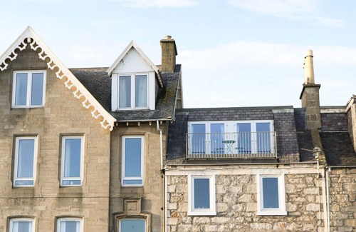 Lossiemouth Cottage | Seascape