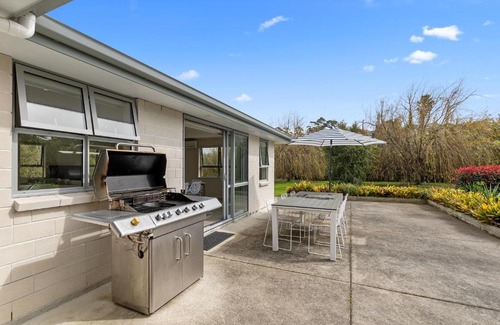 Waipu House | Seascape Haven - Waipu Holiday Home