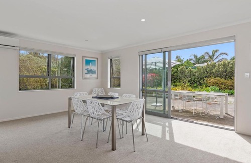 Waipu House | Seascape Haven - Waipu Holiday Home