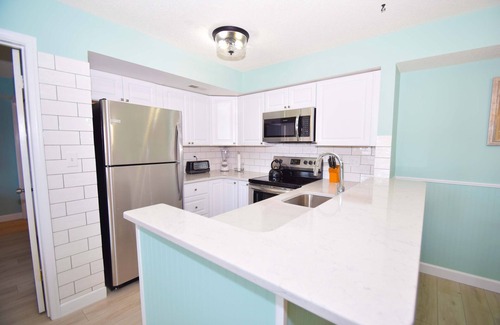 Heron Harbour Isle Condo | Seascape-Heron Harbour 200-9-Baywater 120th St, Pool, W/D, AC