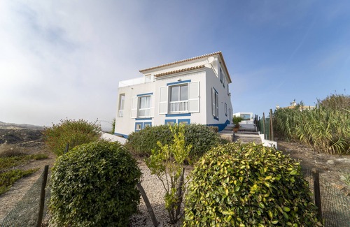 Carrapateira Villa | Seascape - Surf, Family & Comfort