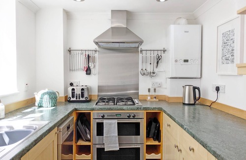 Worthing Cottage | Seashell Cottage - Worthing - sleeps 4 guests in 2 bedrooms