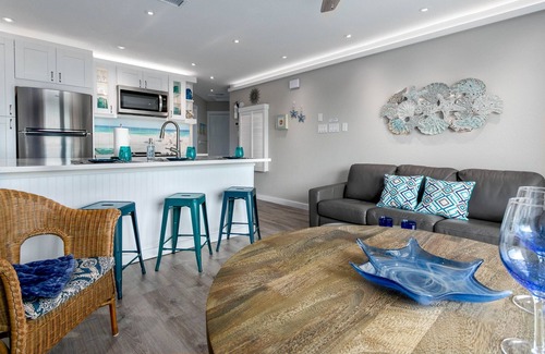 Galveston Condo | Seashell Smile 3-Pools Top Floor-Ocean view CLEAN