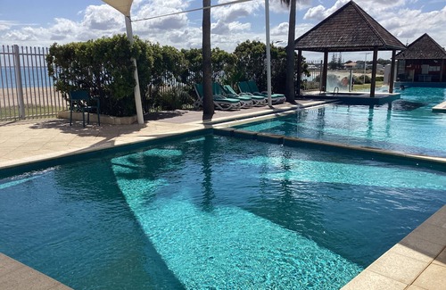 Mandurah Villa | Seashells MandurahnTown Beach Villa with infinity pool, spa and BBQ facilities.