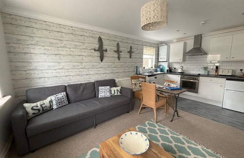 Eastbourne City Centre Apartment | Seashells. The Beach House central apartment with parking