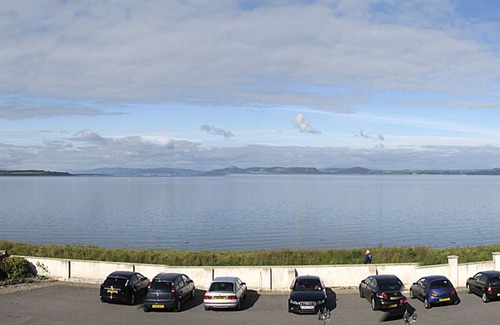 Ardersier Apartment | Seashore, a superb seafront apartment right beside the beach on the ground floor