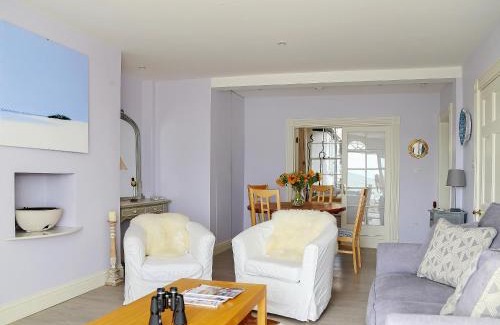Sandgate House | Seashore Apartment