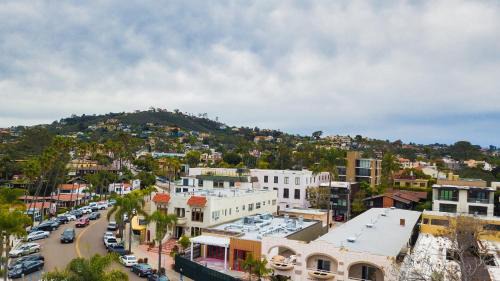 Village of La Jolla Apartment | Seashore Buyout by AvantStay Sleeps 21 7 Spaces