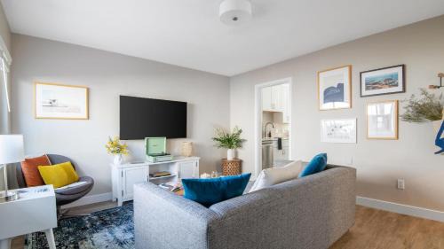 Village of La Jolla Apartment | Seashore Buyout by AvantStay Sleeps 21 7 Spaces