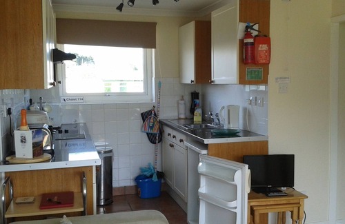 Sandown Ski Chalet | Seashore Chalet , holidays by the sea.