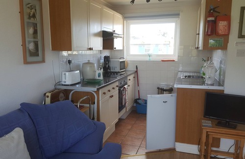 Sandown Ski Chalet | Seashore Chalet , holidays by the sea.