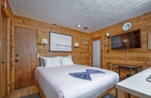Ocean Bay Park Hotel | Seashore Condo Hotel Junior Suite First Floor, Cozy Fire Island Escape, Near Ferry - With Bay Views and Steps from the Beach.