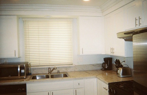 West Newport House | Seashore Dr - 11 Bikes, 10 Boards, 8 Wetsuits, 11 Beach Chairs & Toys -