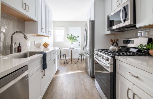 Village of La Jolla Apartment | Seashore I by AvantStay | In the heart of La Jolla! 5mins from the Beach!