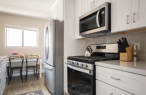 La Jolla Apartment | Seashore V by AvantStay | Sleek La Jolla Flat 5mins from the Beach!