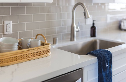 La Jolla Apartment | Seashore V by AvantStay | Sleek La Jolla Flat 5mins from the Beach!