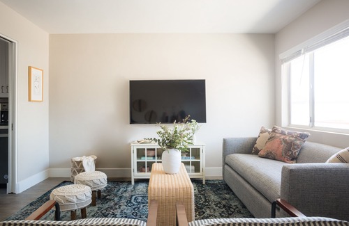 La Jolla Apartment | Seashore X by AvantStay | Chic La Jolla Flat 5mins from the Beach!