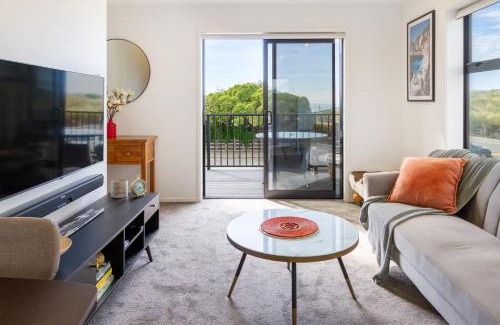 New Brighton Apartment | Seaside 2 Bed 2 Bath Haven Short Walk to the Beach