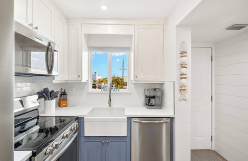 Mid Island Condo | Seaside 206 | Gulf-Front Condo w/Views & Beach Access