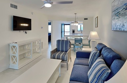 Mid Island Condo | Seaside 207 | Gulf-Front, Modern Updates + Steps To The Sand