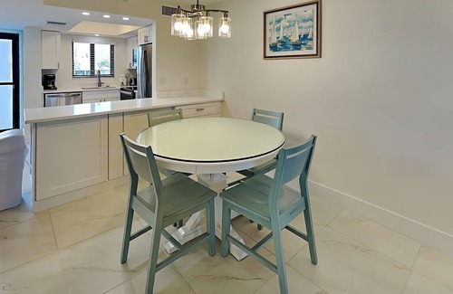 Mid Island Condo | Seaside 207 | Gulf-Front, Modern Updates + Steps To The Sand